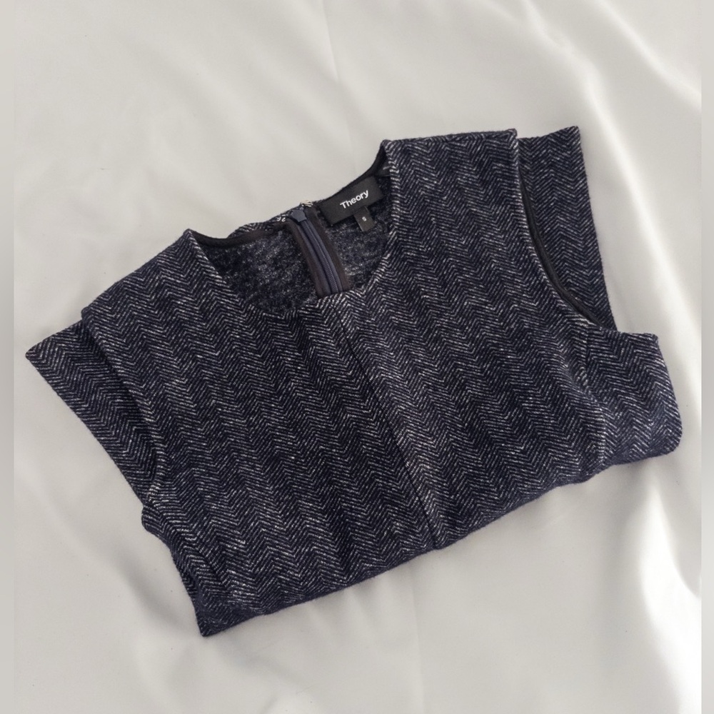 Theory Sleeveless Herringbone Knit Top | Quiet Luxury Capsule | Women’s Small - Picture 3 of 3
